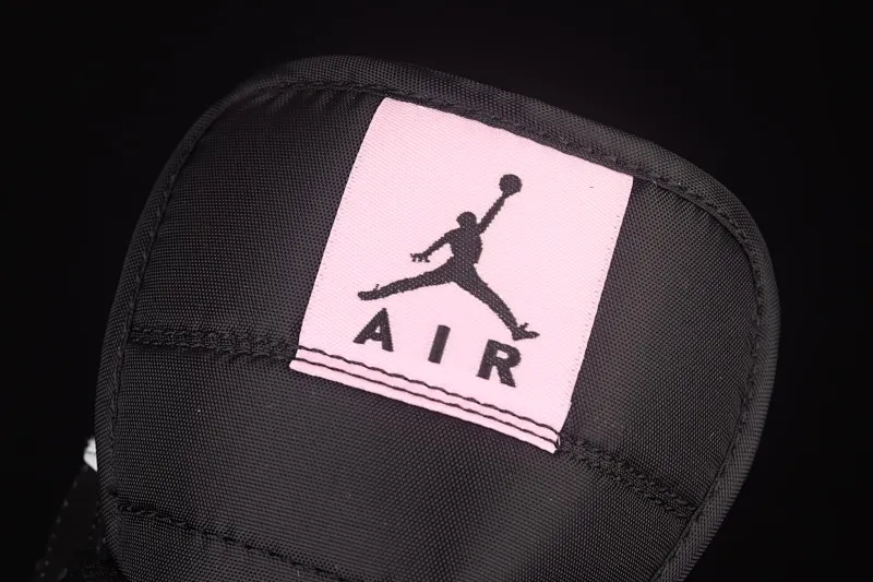 All categories Air Jordan Jordan series basketball shoes Air Jordan 1 Mid Air Jordan 1 Mid AJ1 Joe 1 black and white mid-top basketball shoes 555112-061